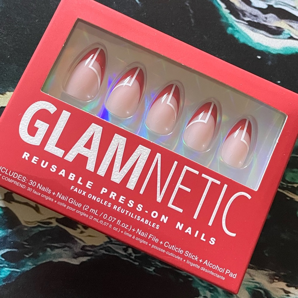 NWT Glamnetic RED MARTINI Short Almond Press On Nails